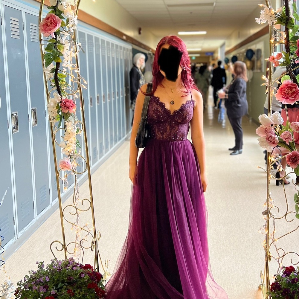 Beautiful deep berry A-line prom dress: La femme